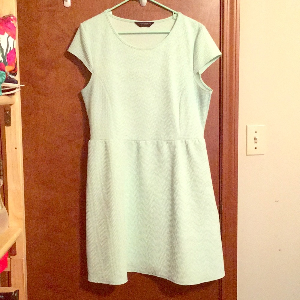 Adorable mint green dress with capped sleeves